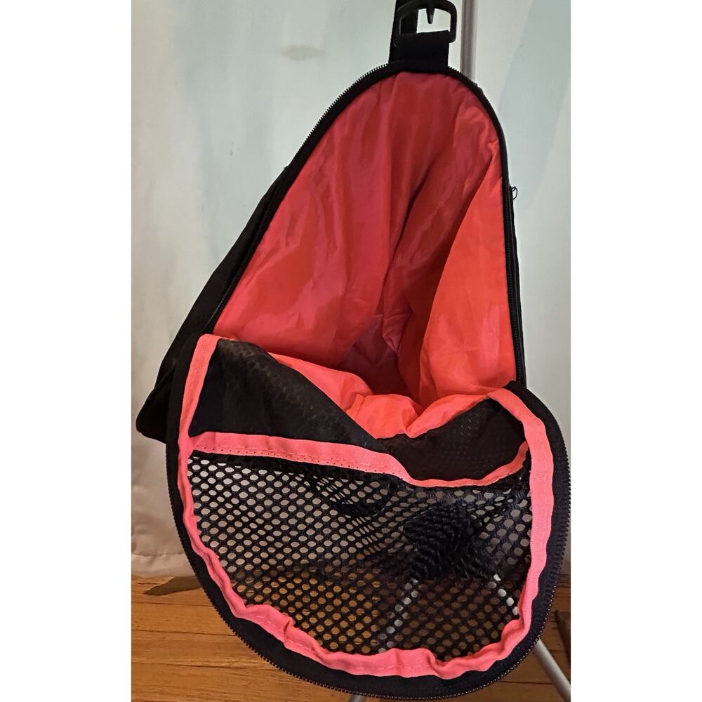 Puma Duffel Bag 20x12x10 - Picture 3 of 6